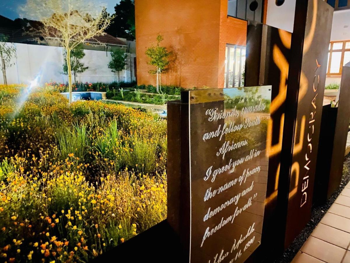 Sanctuary Mandela Hotel Johannesburg Exterior photo